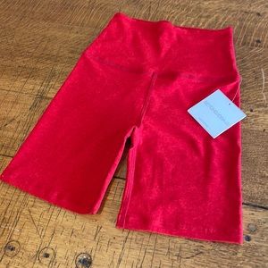 Beyond Yoga keep pace short, Red, size small